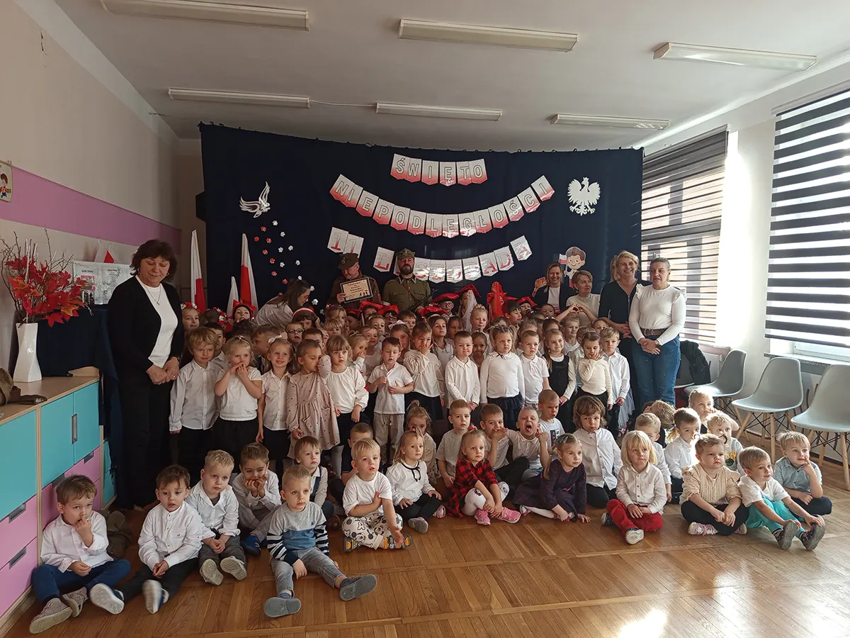 Dzieci i wychowawca